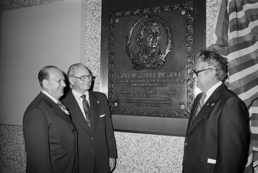Congressman Frank Annunzio, John Marcin, and Al Mazewski looking at plaque in the Dirksen Federal Building