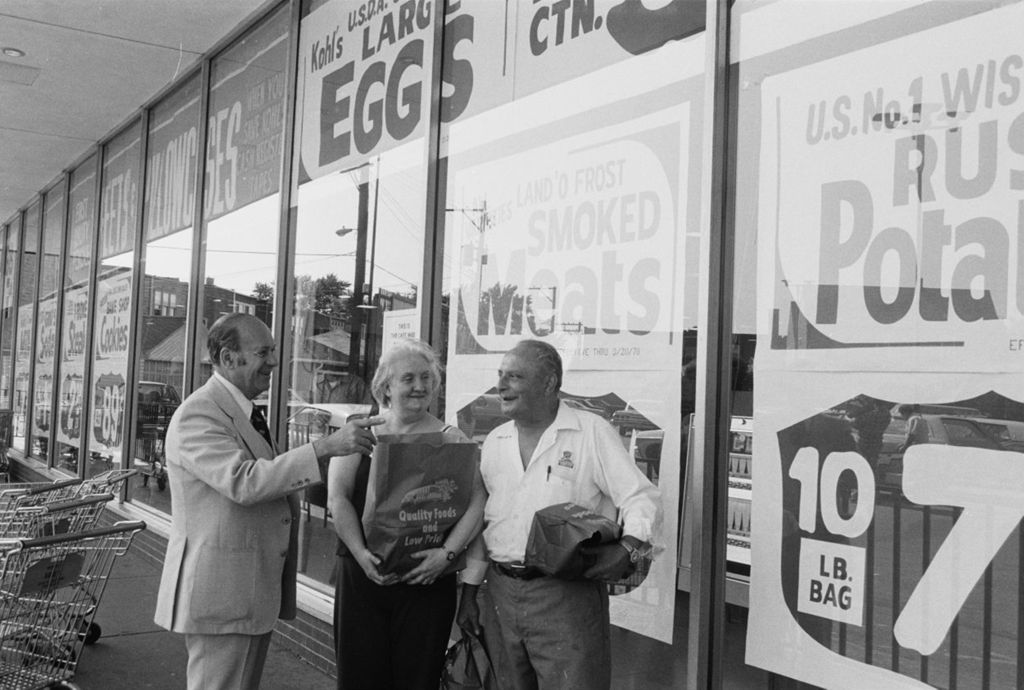 Miniature of Congressman Frank Annunzio speaks with consumers about the prices of groceries