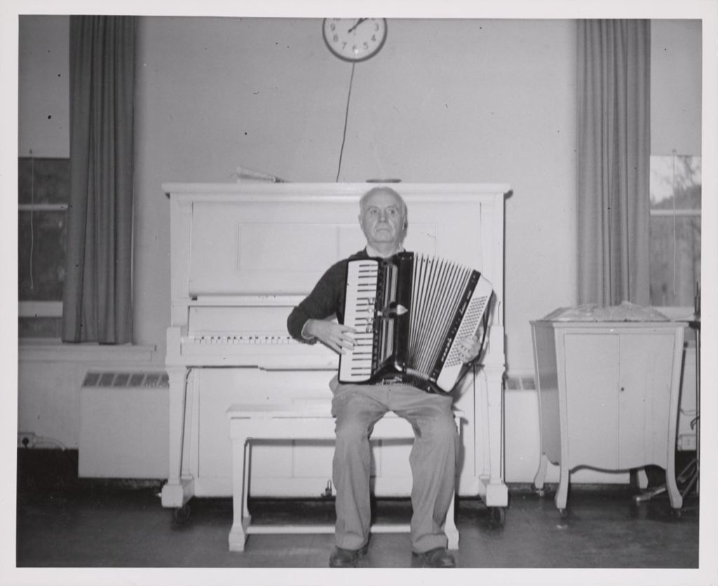 Miniature of Accordion player