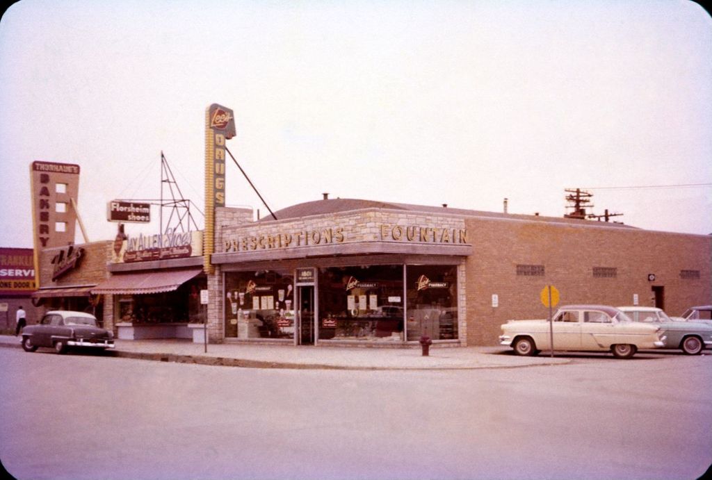 Lee's Pharmacy, Roosevelt Road, Broadview