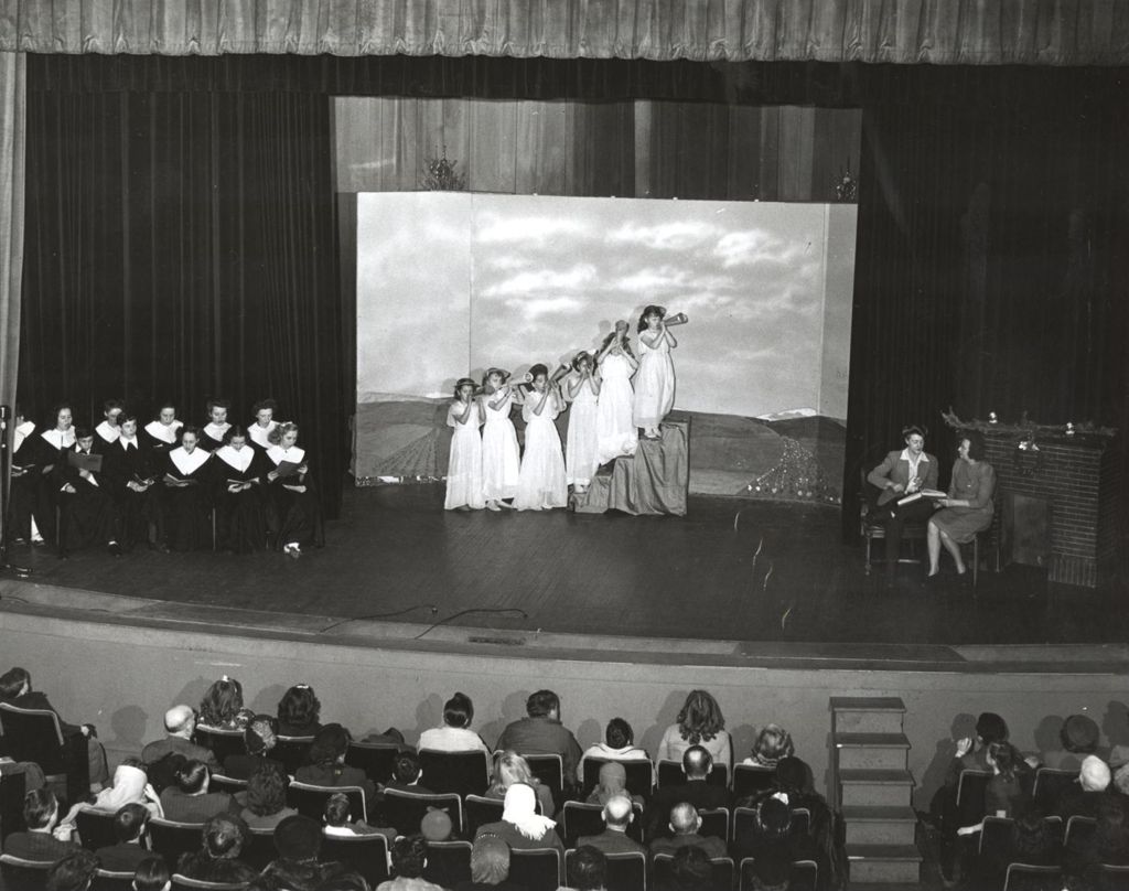 Miniature of Children and teenagers perform in Christmas pageant