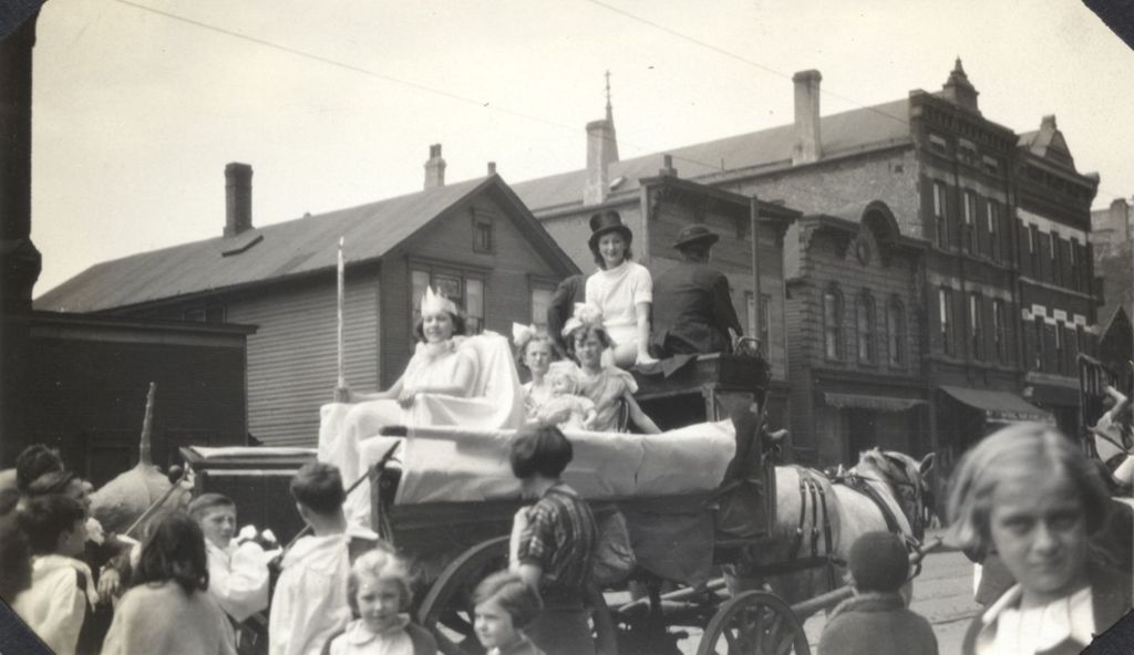 Parade float with queen and court
