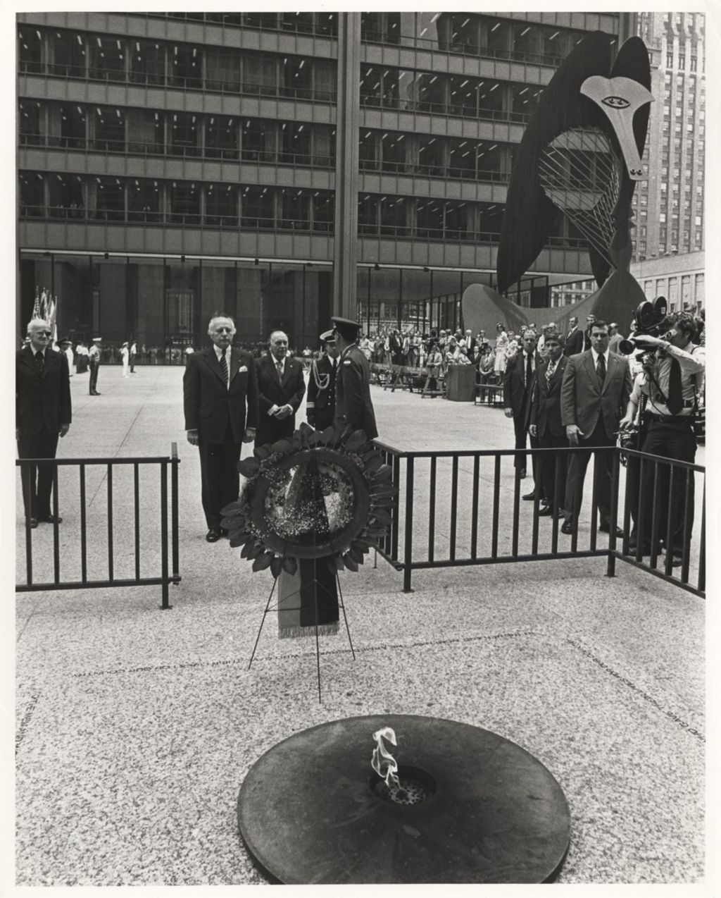 German President Walter Scheel at the eternal flame in Civic Center Plaza