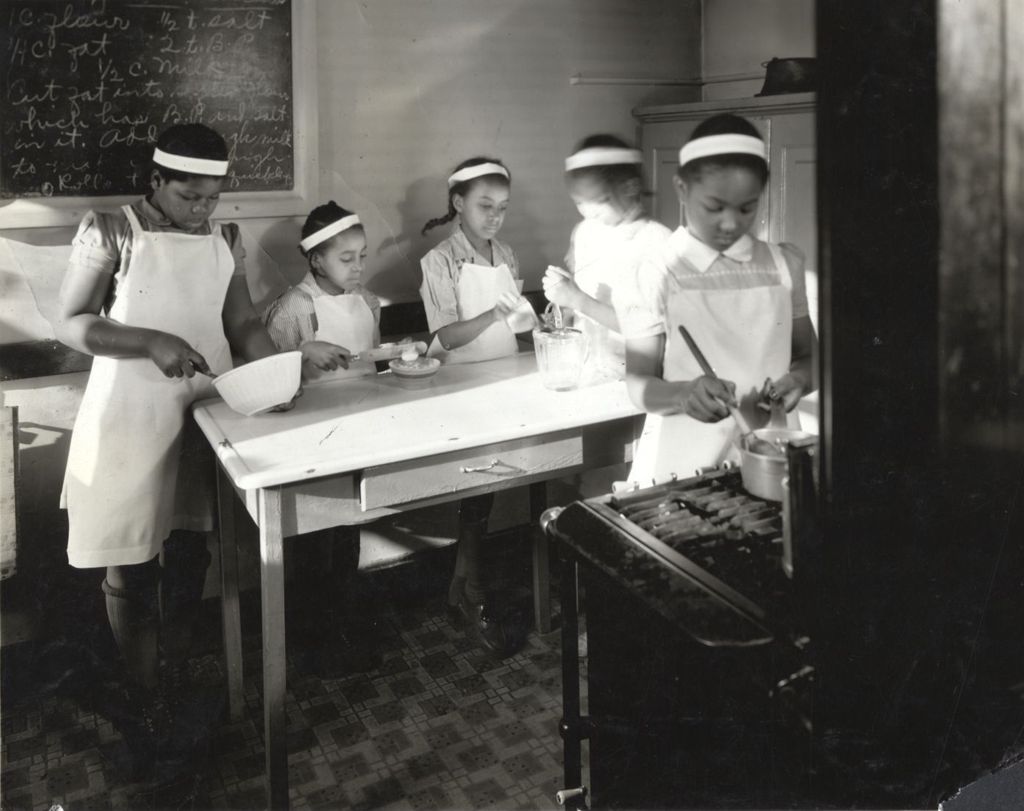 Miniature of Girls in a cooking class
