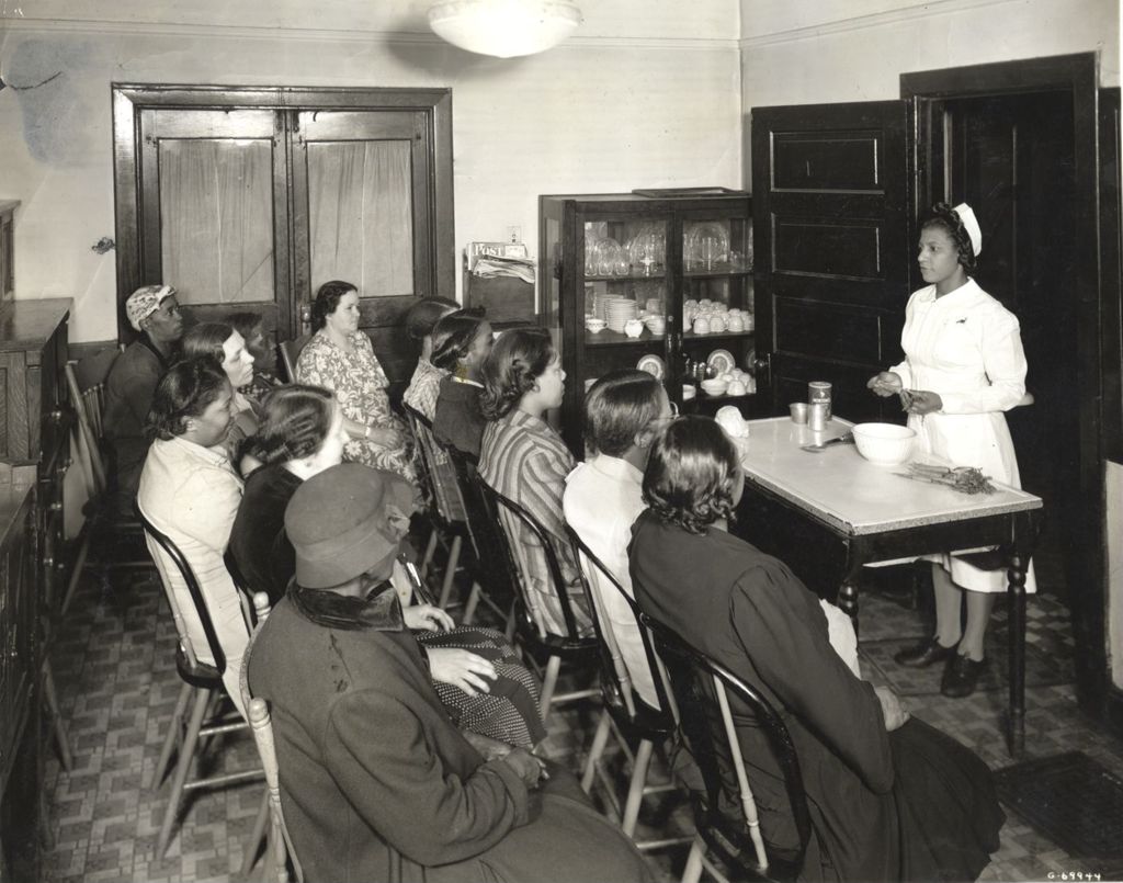 Nurse conducting a nutrition class