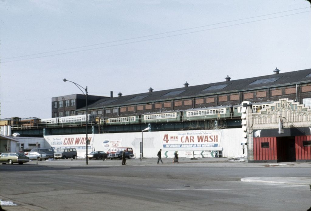Broadway Avenue car wash and elevated trains