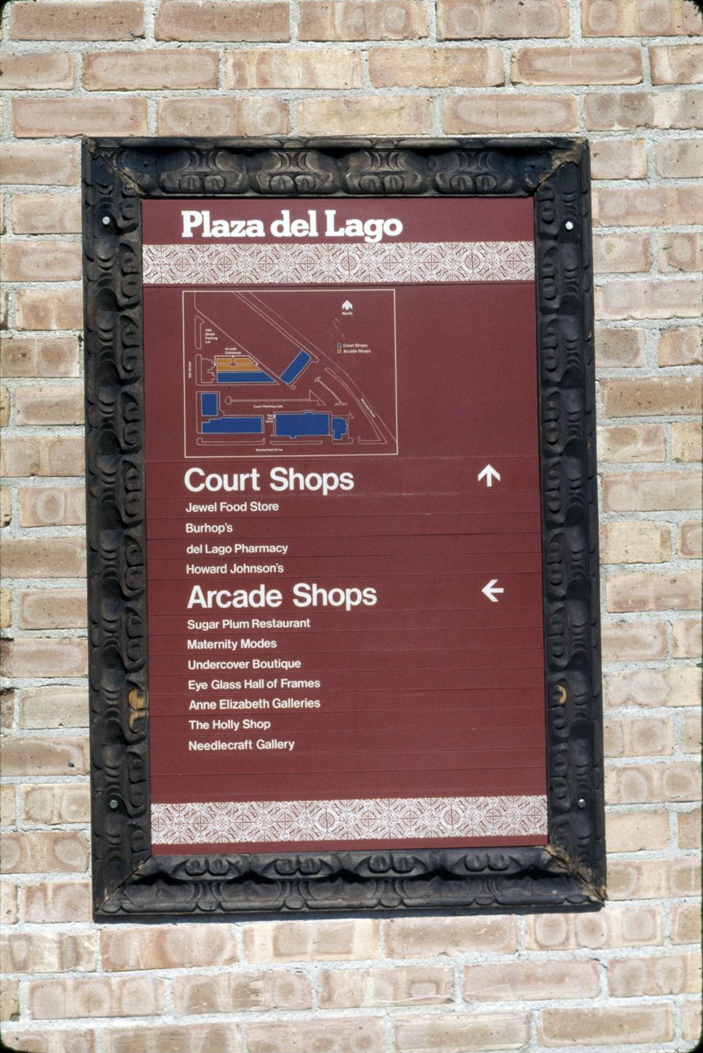 Shop directory, Plaza del Lago, Wilmette