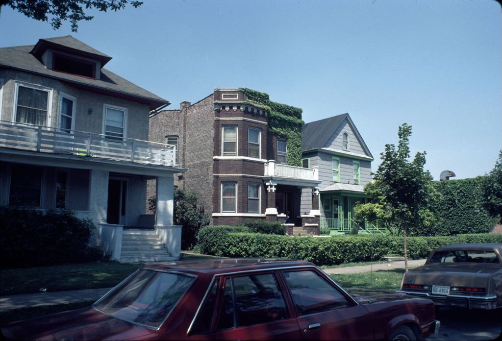 Houses and apartments, North Long Avenue