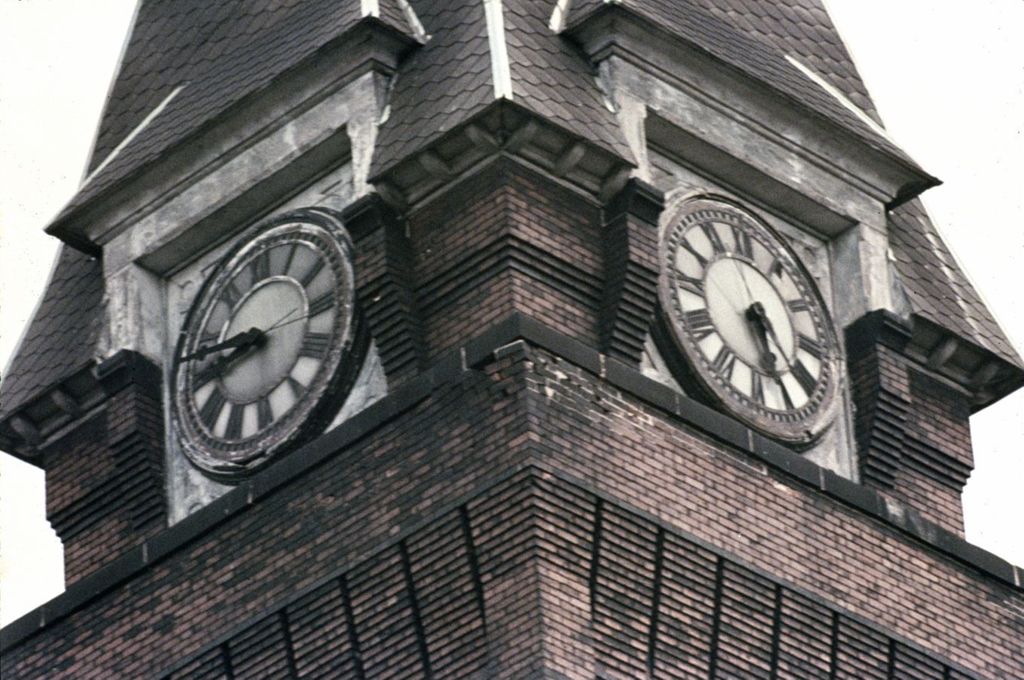 Pullman Factory, Administration Building clock tower