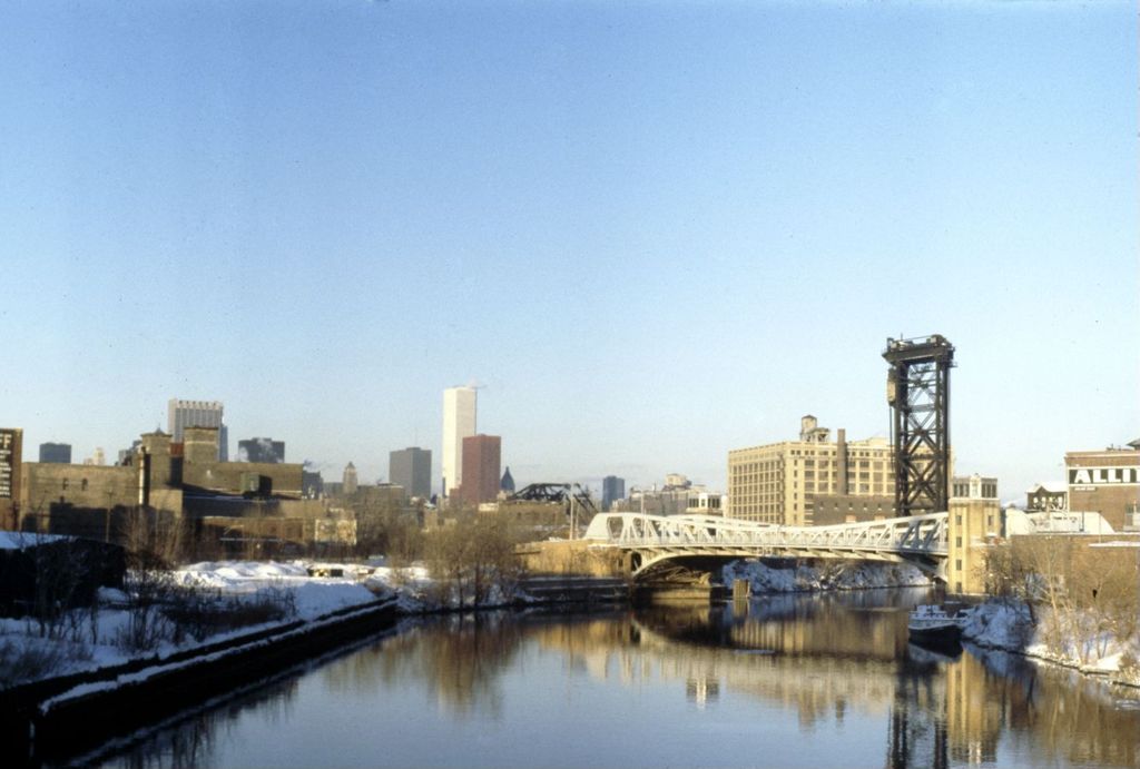 South Branch of the Chicago River towards Loop skyscrapers