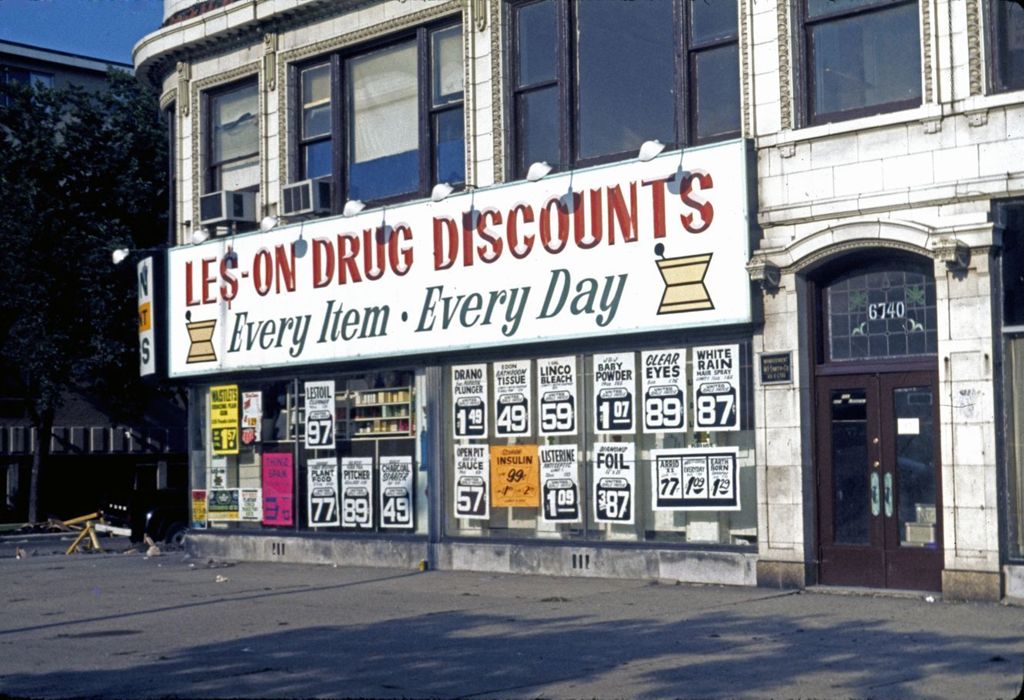 Les-On Drug Discounts, 6740 North Sheridan Road