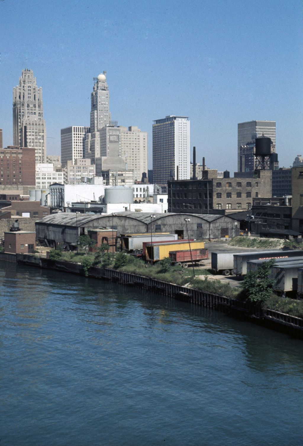 Miniature of Storage facilities along the Chicago River