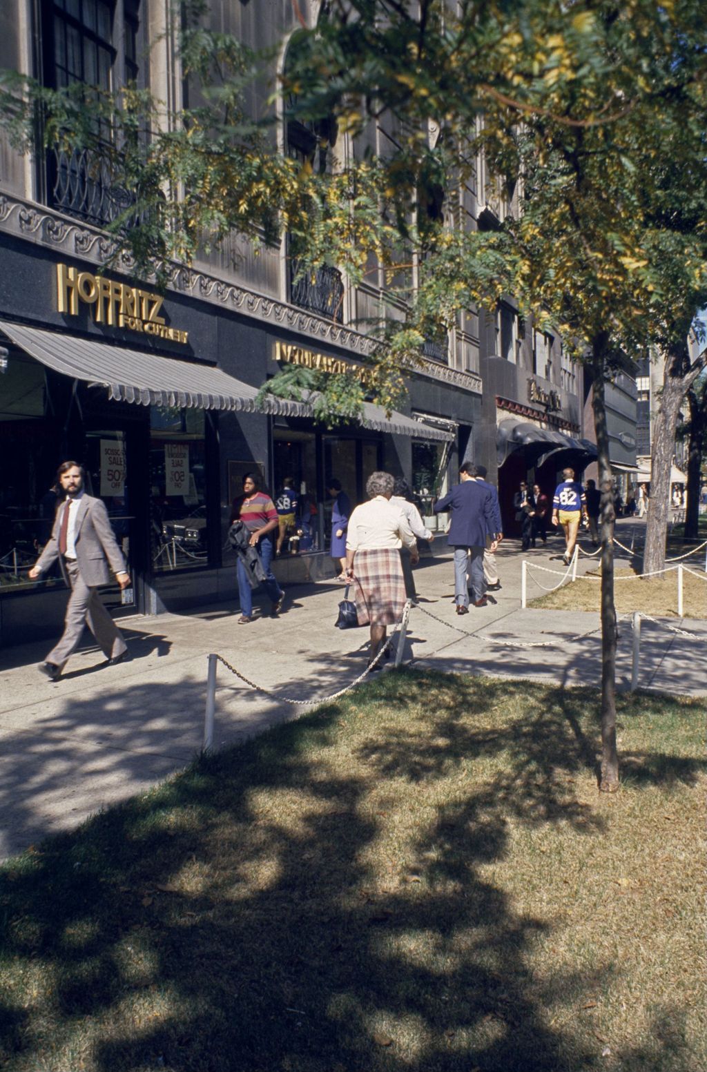 Pedestrians on sidewalk, North Michigan Avenue