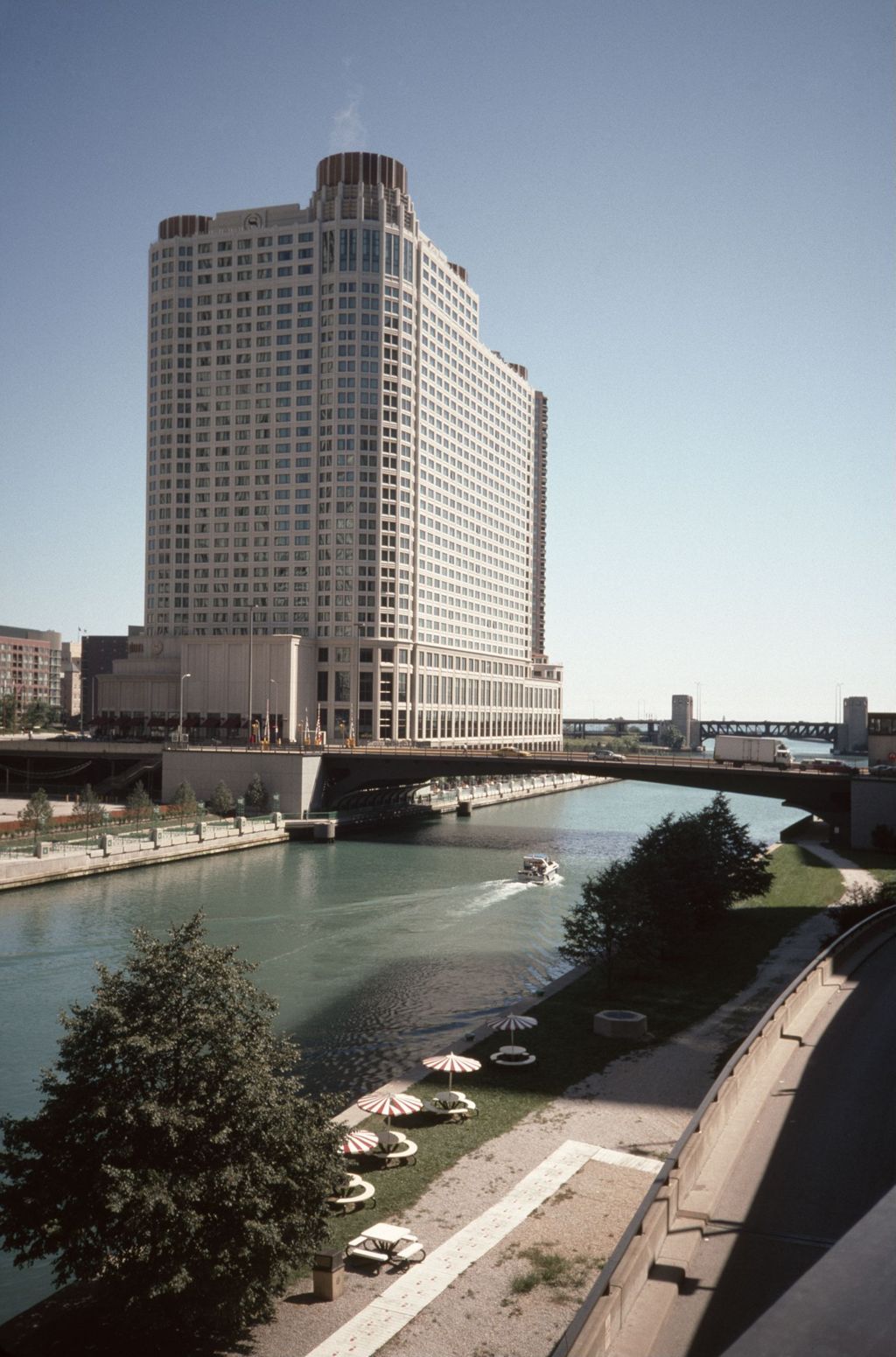 Chicago River and Sheraton Chicago Hotel