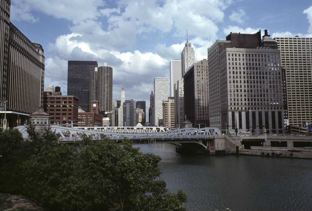 View along the Chicago River from Wolf Point