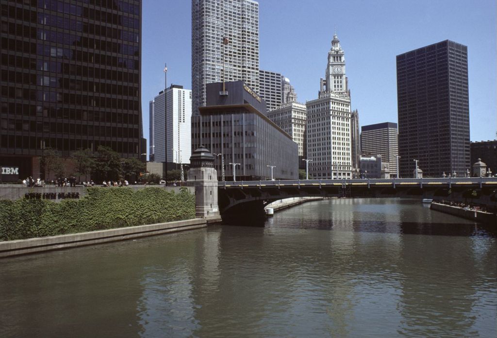 Chicago River and Near North Side skyscrapers