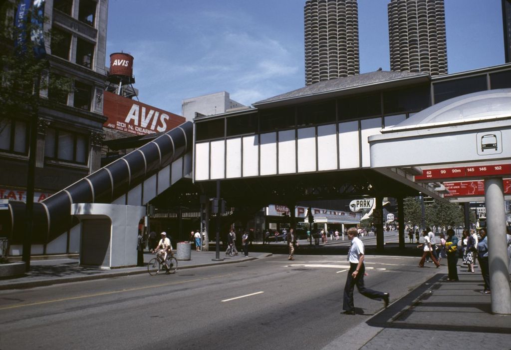 Elevated train station, State Street Mall at Lake Street