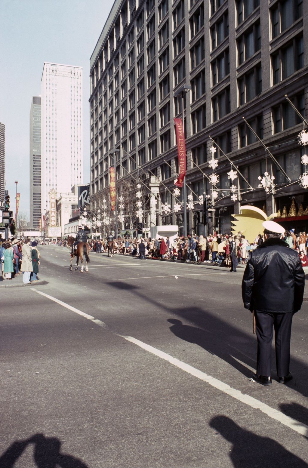 Miniature of Crowd on State Street Mall for Thanksgiving Parade
