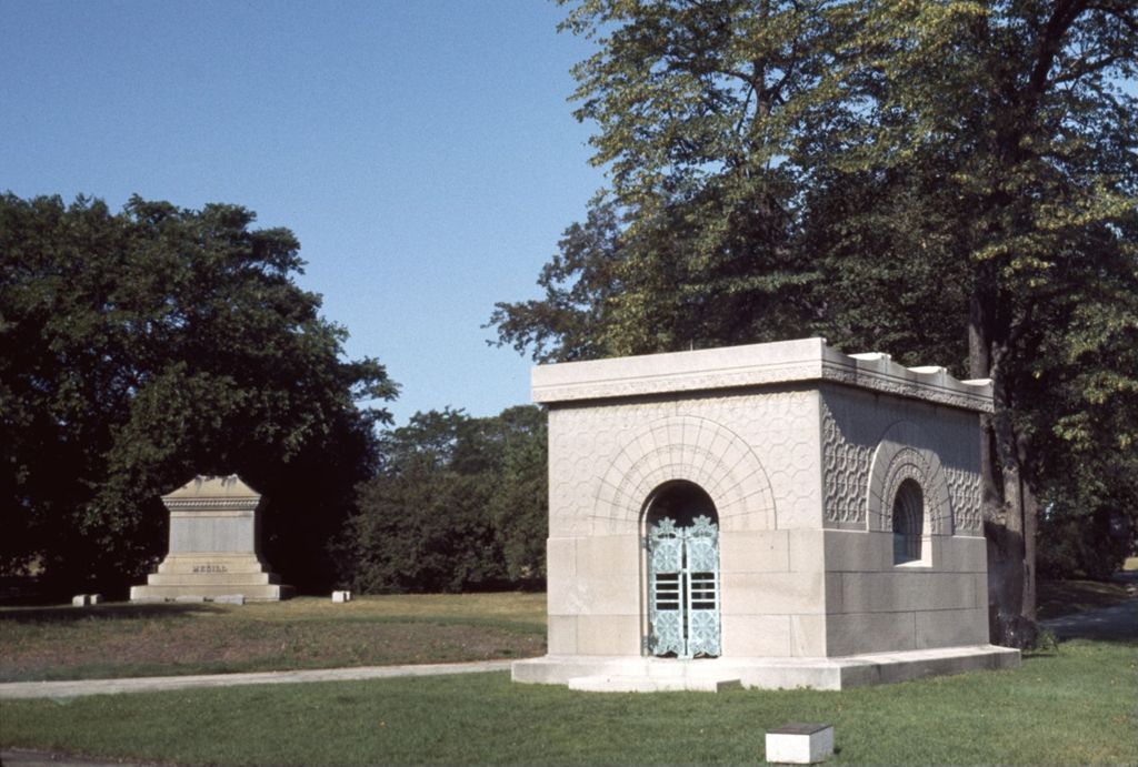 Carrie Eliza Getty Tomb and Joseph Medill tombstone, Graceland Cemetery