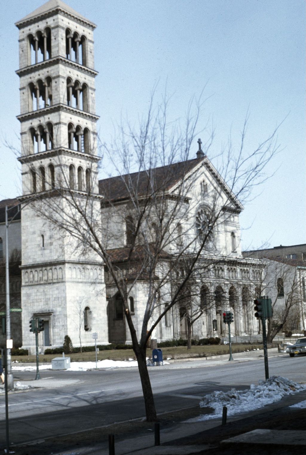 St. Mary of the Lake church, Uptown