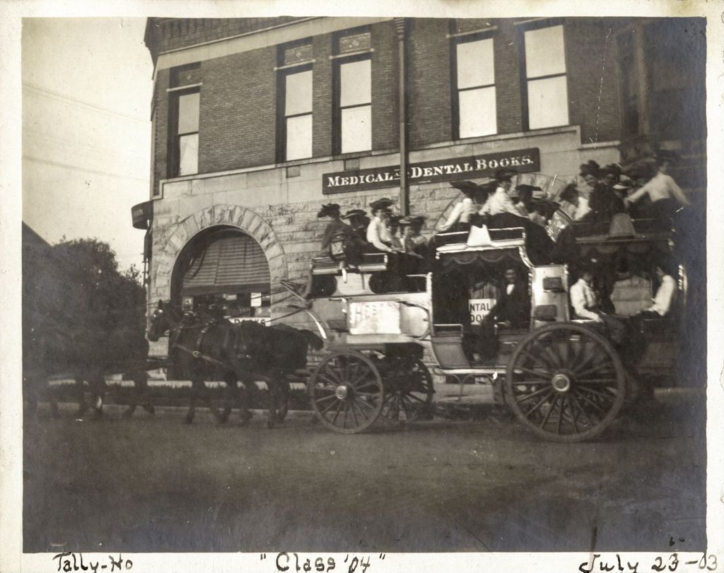 Illinois Training School for Nurses nursing students on a horse-drawn carriage
