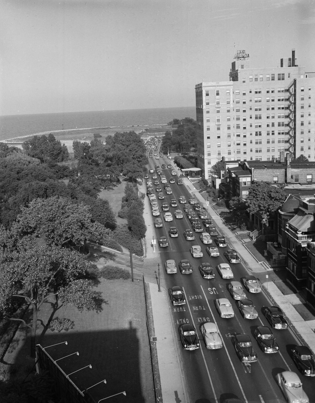 Traffic Intersection at Sheridan Road and Foster Ave, Image 02