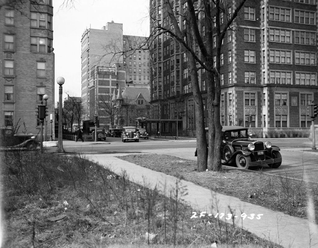 Traffic Intersection at Sheridan Road and Wellington, Image 03