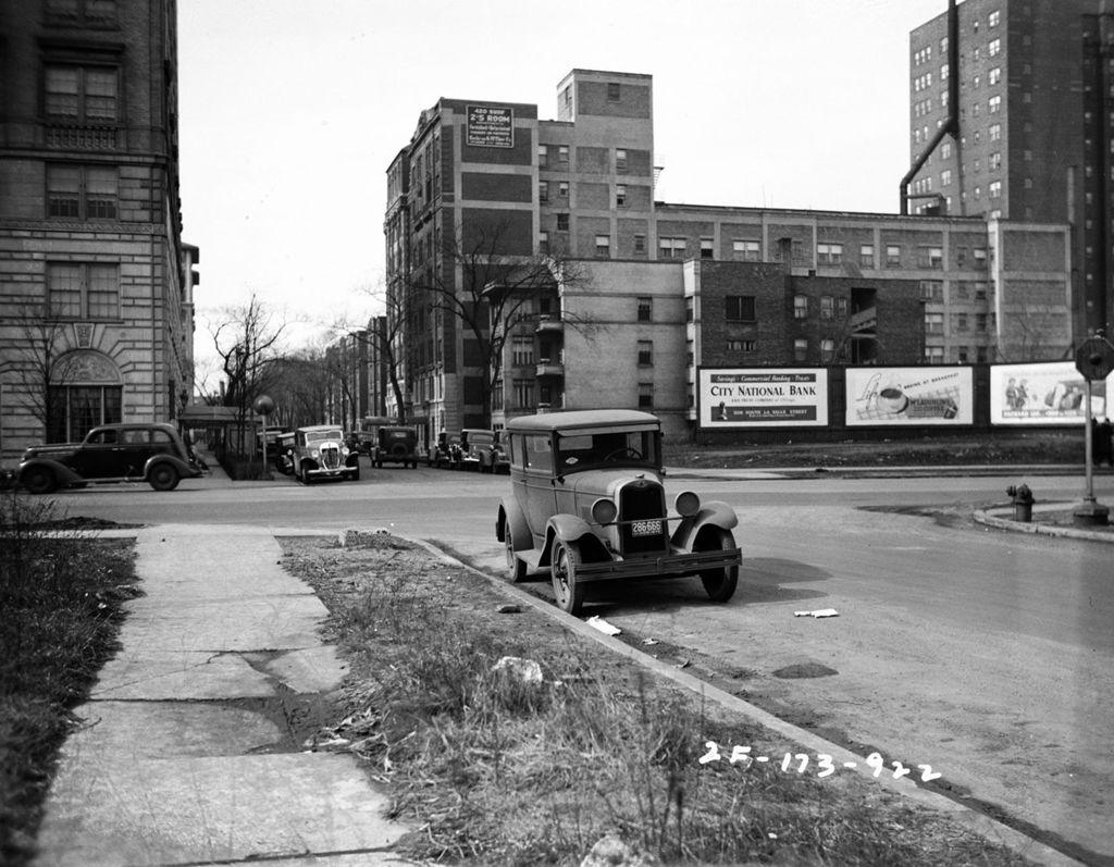 Traffic Intersection at Sheridan Road and Surf Street, Image 04