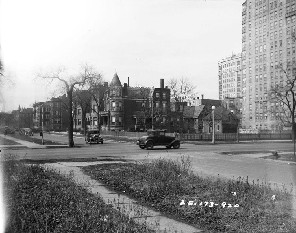 Traffic Intersection at Sheridan Road and Oakdale Ave, Image 03