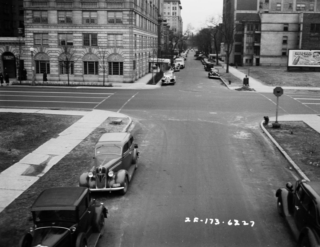 Traffic Intersection at Sheridan Road and Surf Street, Image 02