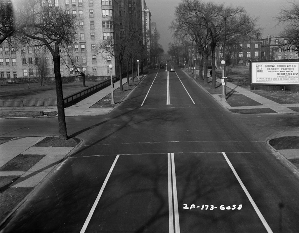 Traffic Intersection at Sheridan Road and Oakdale Ave, Image 02