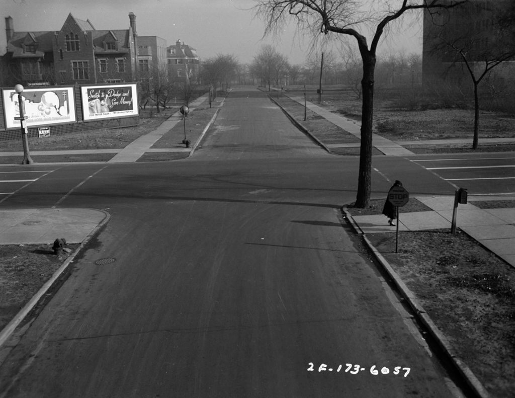 Traffic Intersection at Sheridan Road and Oakdale Ave, Image 01
