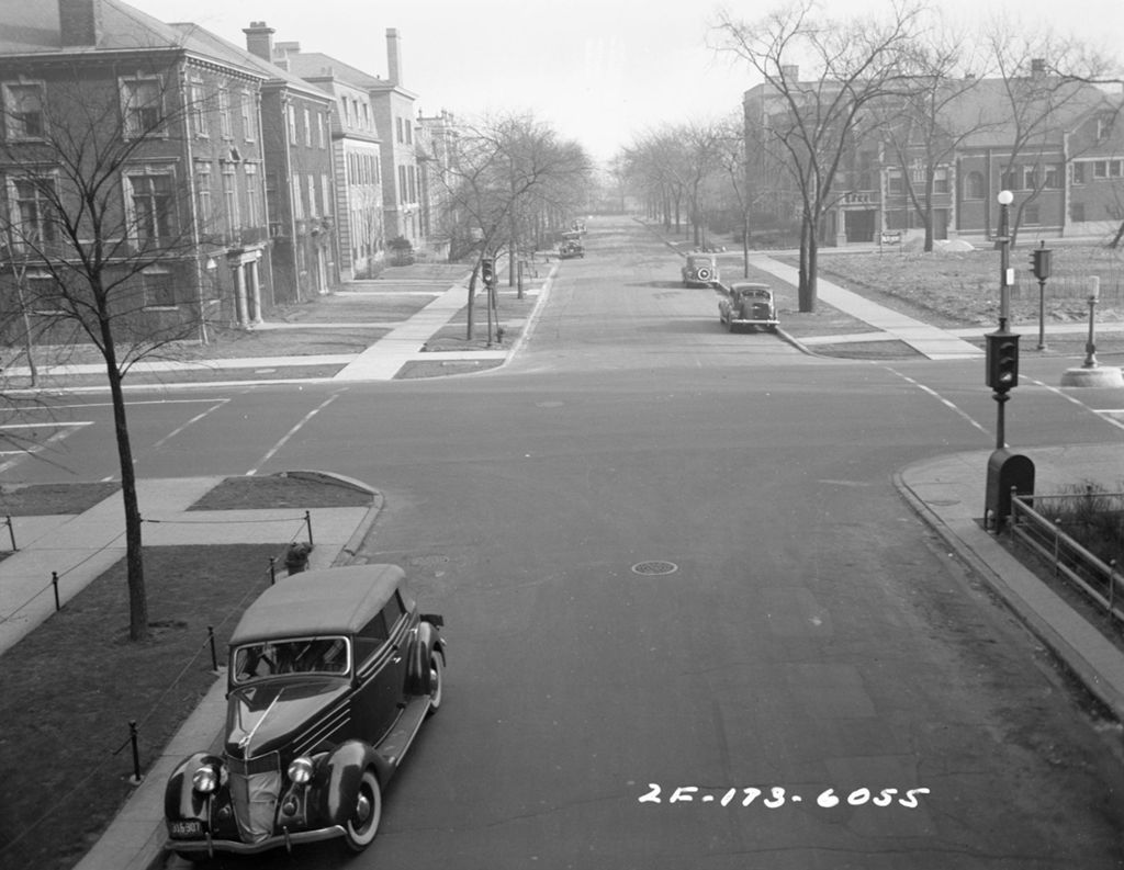 Traffic Intersection at Sheridan Road and Wellington, Image 01