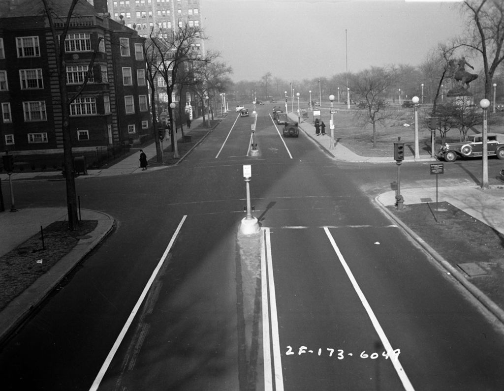 Traffic Intersection at Sheridan Road and Belmont, Image 01