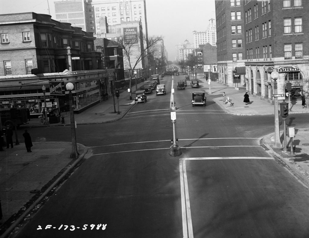Traffic Intersection at Sheridan Road and Argyle, Image 01