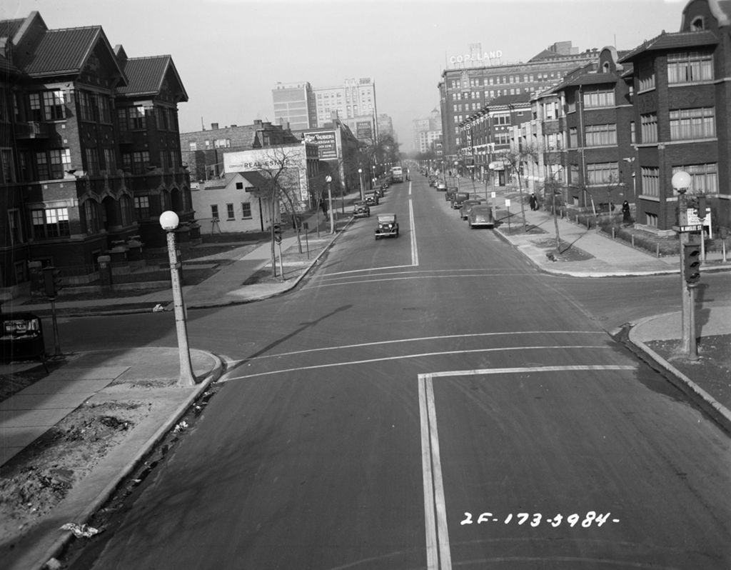 Traffic Intersection at Sheridan Road and Ainslie, Image 01