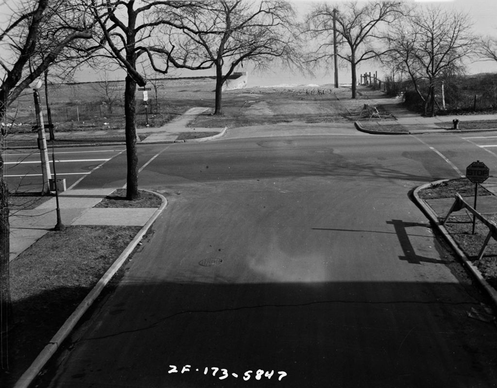 Traffic Intersection at Sheridan Road and Thorndale Ave, Image 05