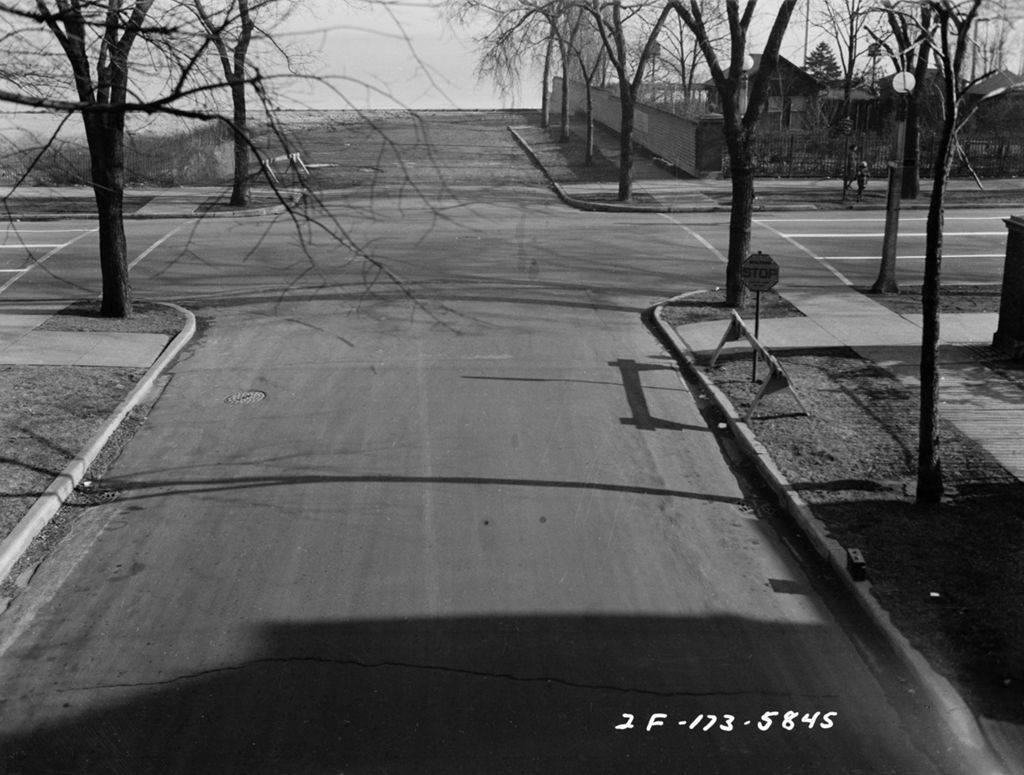 Traffic Intersection at Sheridan Road and Ardmore, Image 02