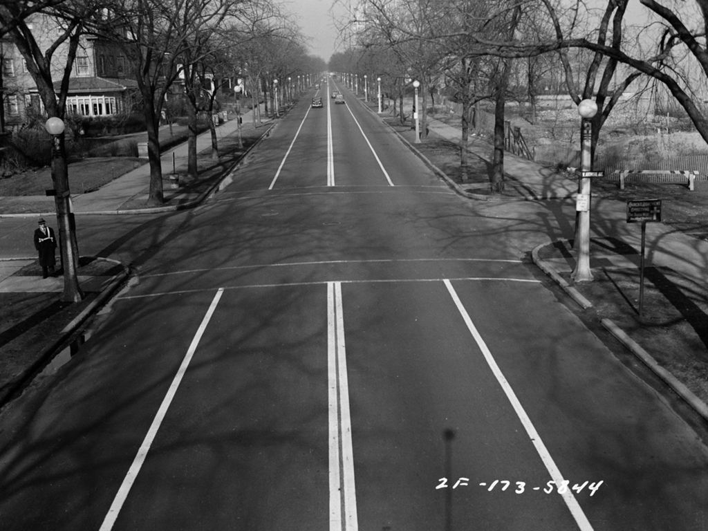 Traffic Intersection at Sheridan Road and Ardmore, Image 01