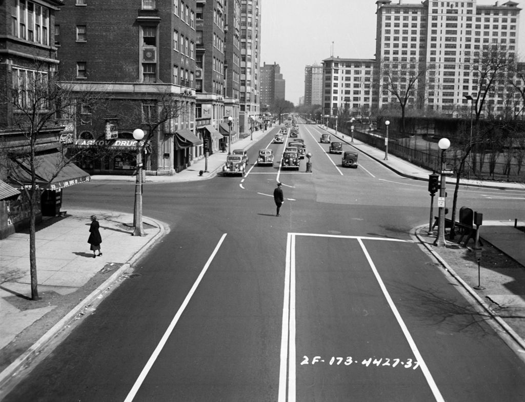 Traffic Intersection at Sheridan Road and Foster, Image 01