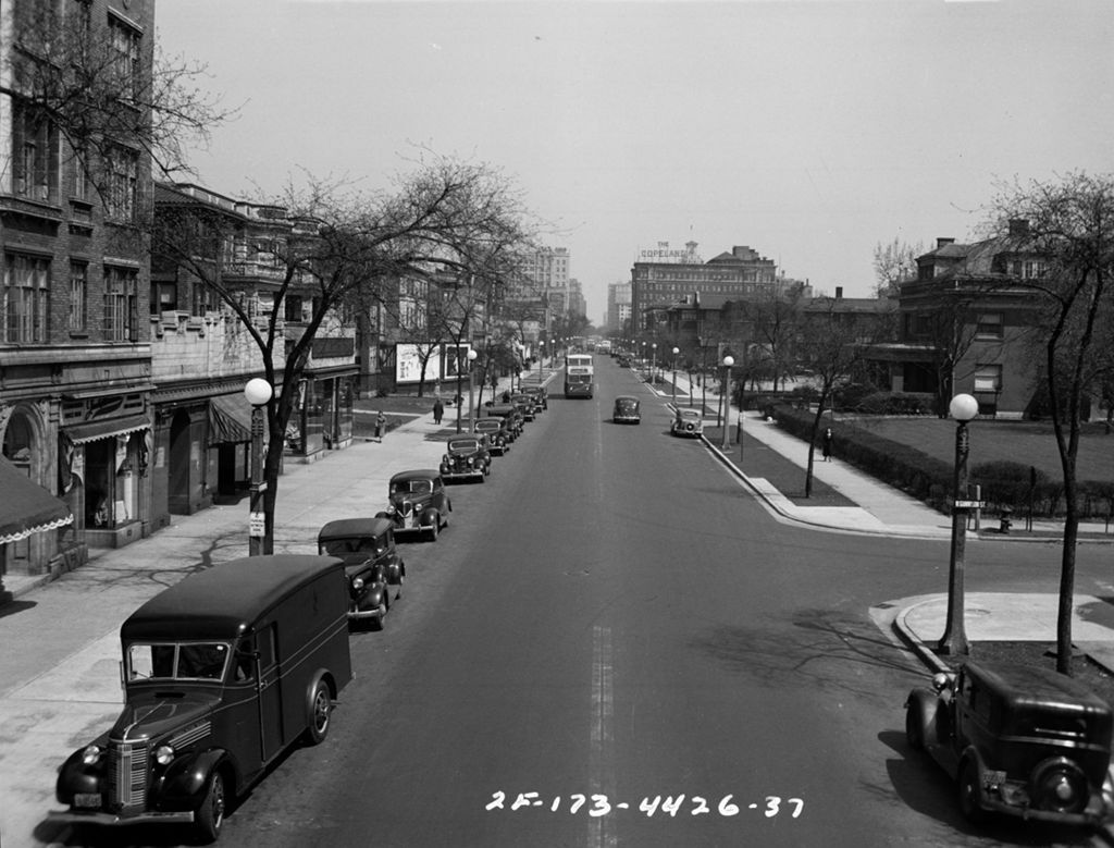 Traffic Intersection at Sheridan Road and Gunnison, Image 01
