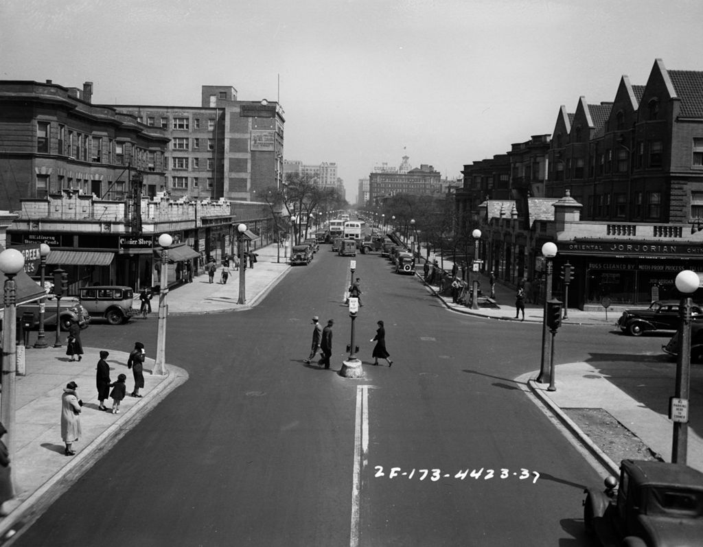 Traffic Intersection at Sheridan Road and Lawrence, Image 01