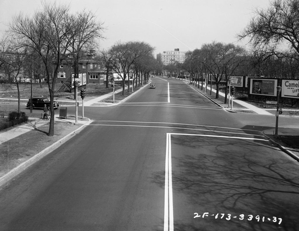 Traffic Intersection at Sheridan Road and Greenleaf, Image 02