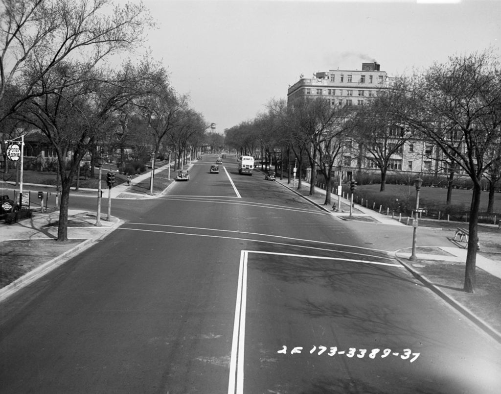 Traffic Intersection at Sheridan Road and Touhy, Image 02