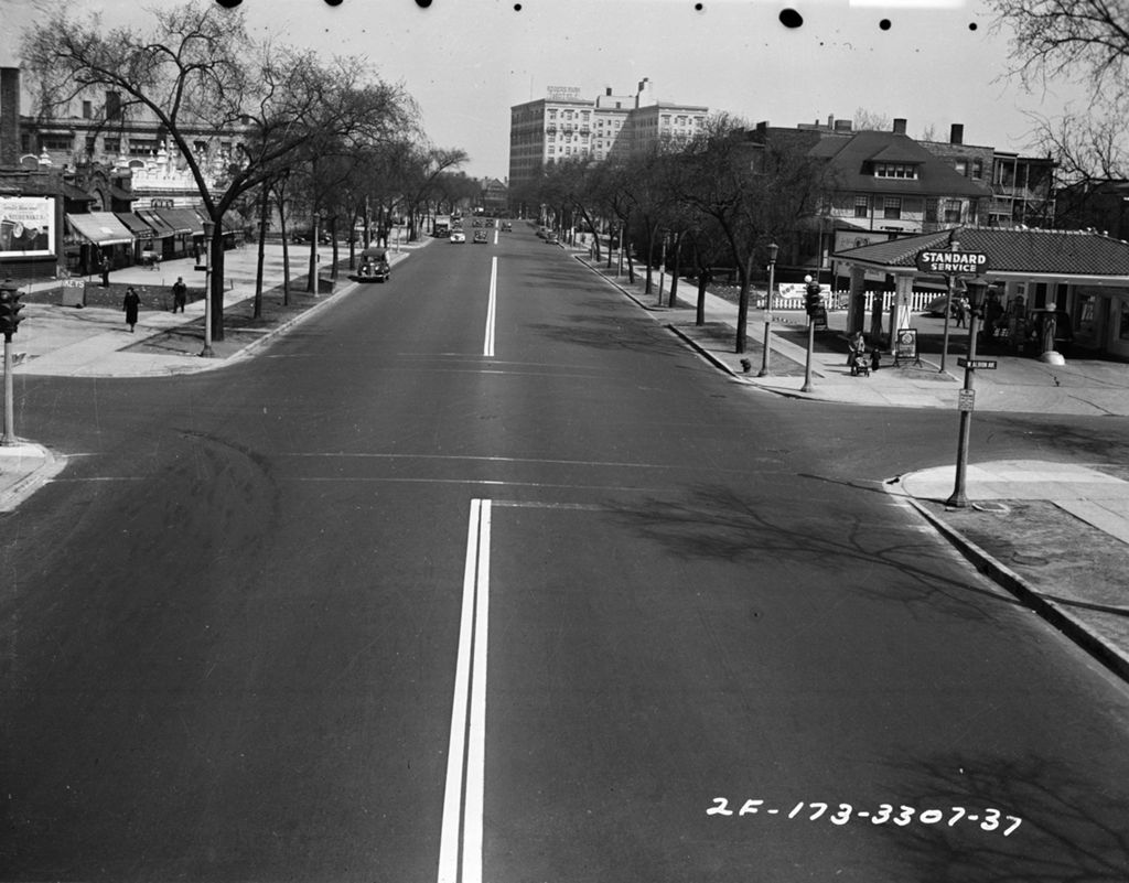 Traffic Intersection at Sheridan Road and Albion, Image 04