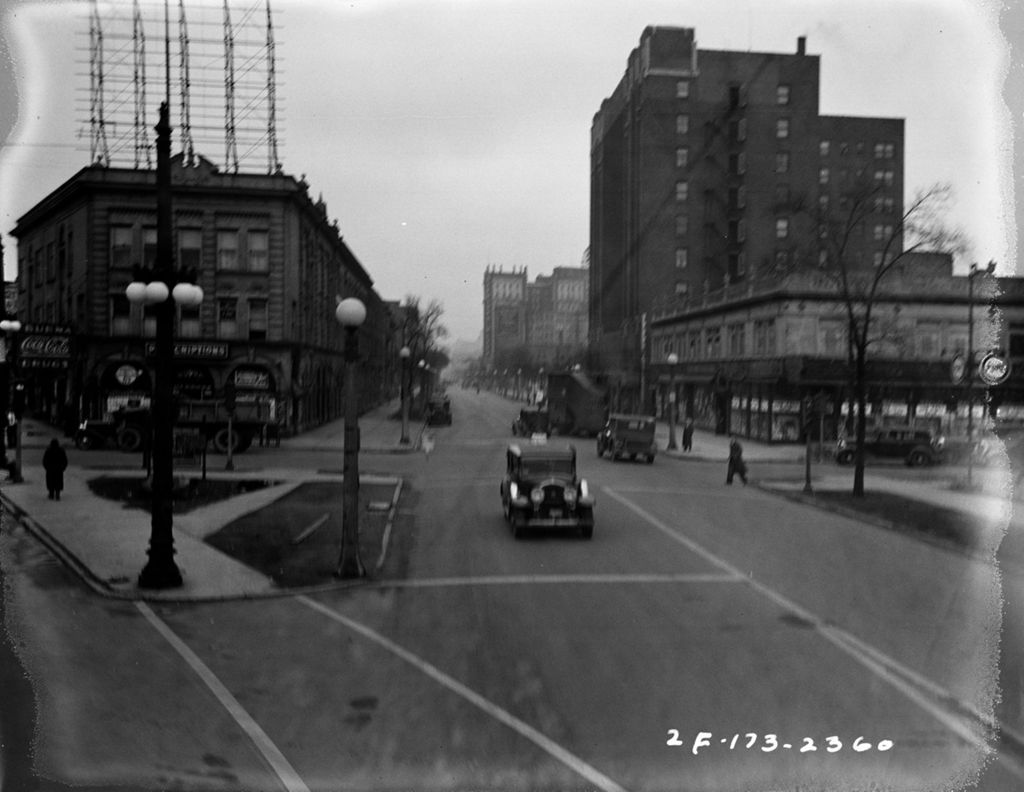 Traffic Intersection at Sheridan Road and Montrose Ave, Image 03