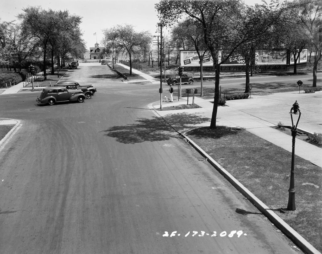 Miniature of Traffic Intersection at Sheridan Road and Touhy, Image 01