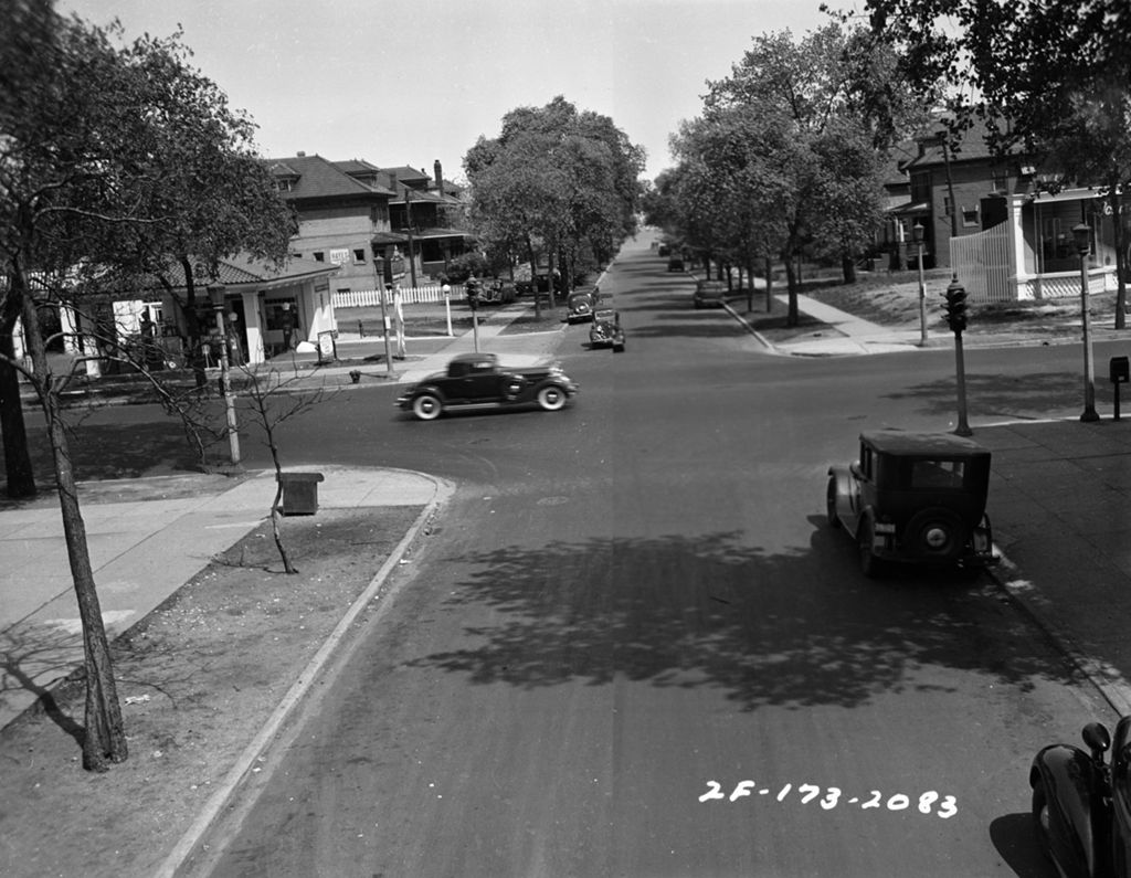 Traffic Intersection at Sheridan Road and Albion, Image 02