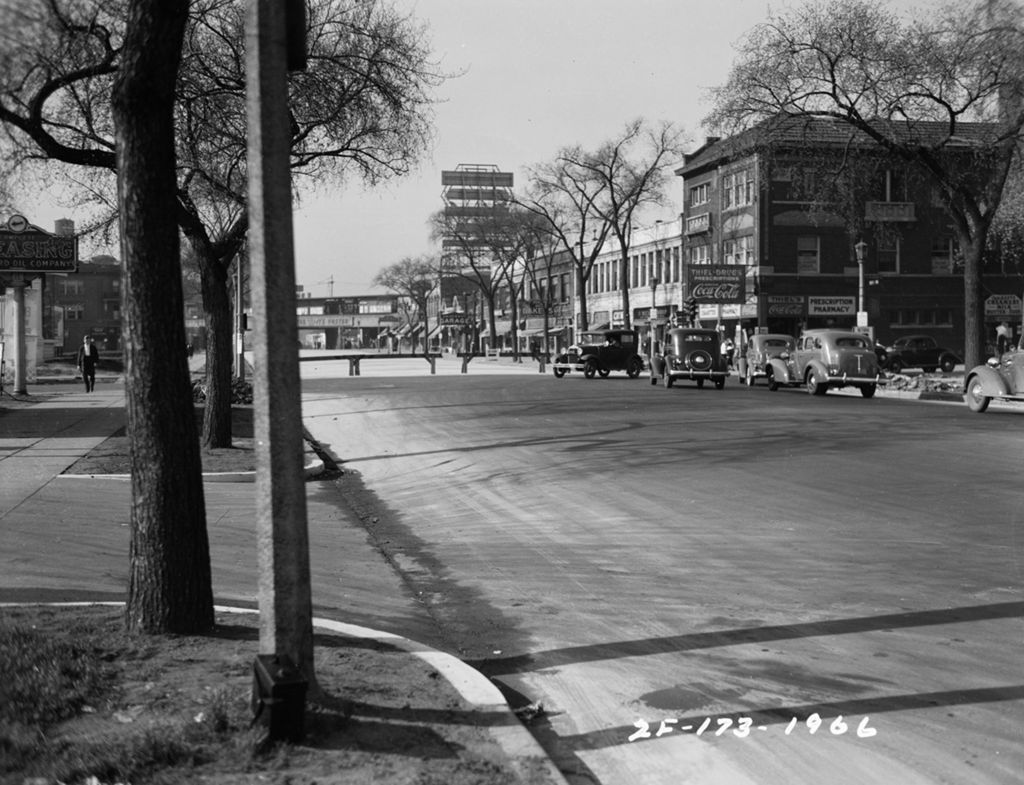 Traffic Intersection at Sheridan Road and Albion, Image 01