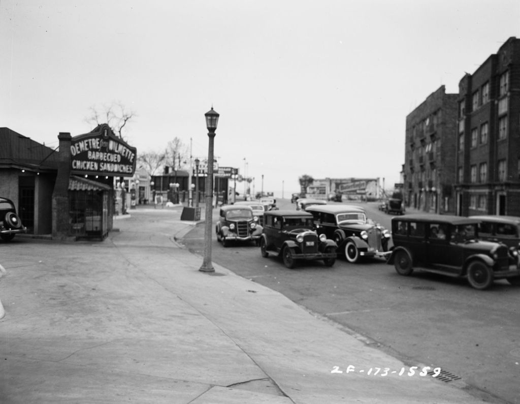 Traffic Intersection at Sheridan Road and Calvary Cemetery, Image 03